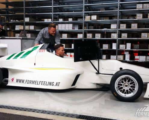 Formel 1 fahren im Formel-Simulator, Motorsport-Feeling am Messestand